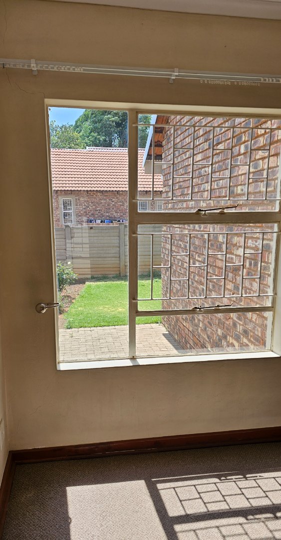 2 Bedroom Property for Sale in Langenhovenpark Free State